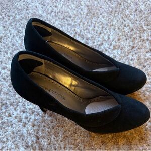 Adrienne Vittadini Women’s Beautiful suede Pump Heels Size 7M